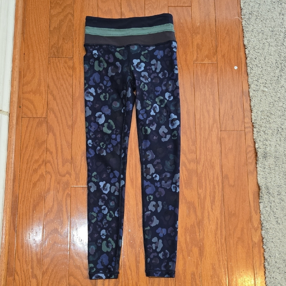 Athleta Elation 7/8th Navy and Olive Patterned Leggings Size XXS
